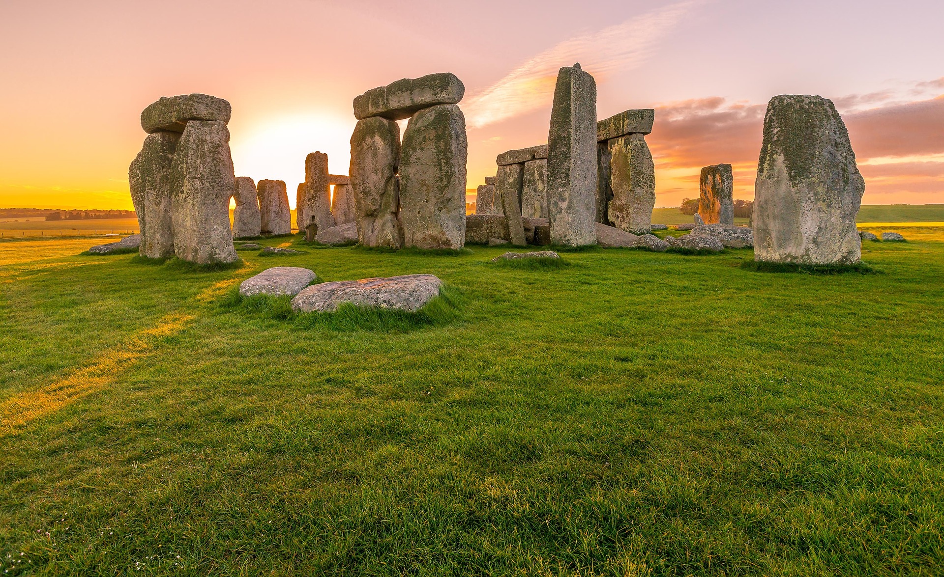 世界遺産 ストーンヘンジ 巨大建造物の謎 行き方 夏至フェスティバル 英国発 News From Nowhere